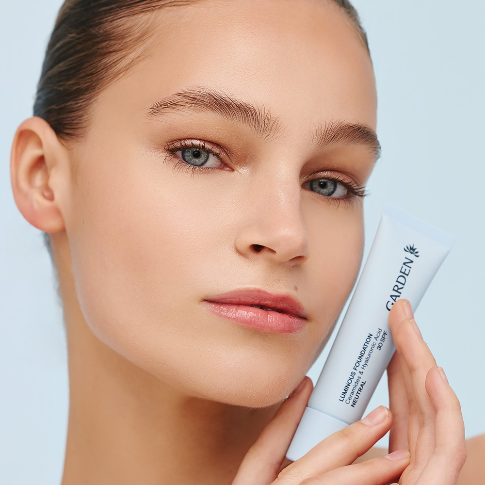 GARDEN Luminous Foundation 30SPF με Υαλουρονικό Οξύ και Ceramides 102 Porcelain -30ml - Image 2